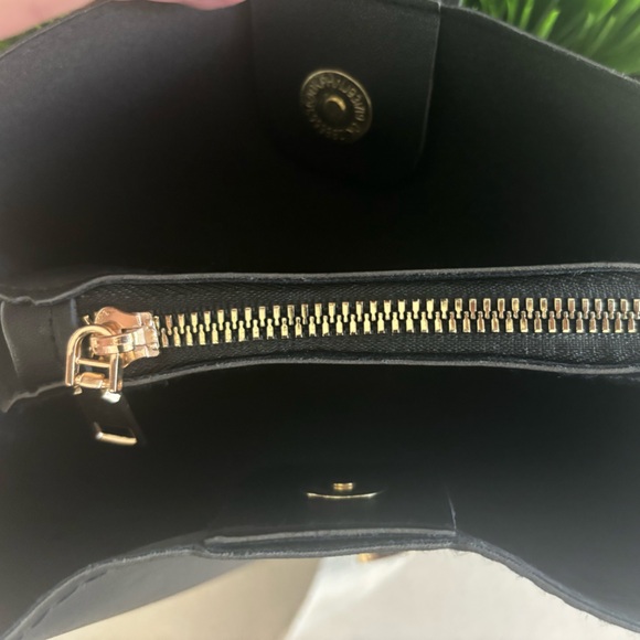 Women Fashion NWOT Black Shoulder Crossbody Bag - Picture 10 of 10